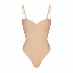 NWT Skims Body Molded Underwire
Thong Bodysuit XXS